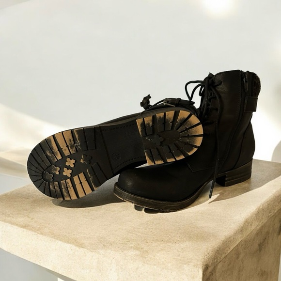 Black American  Eagle boots size 8 1/2 - Picture 2 of 6